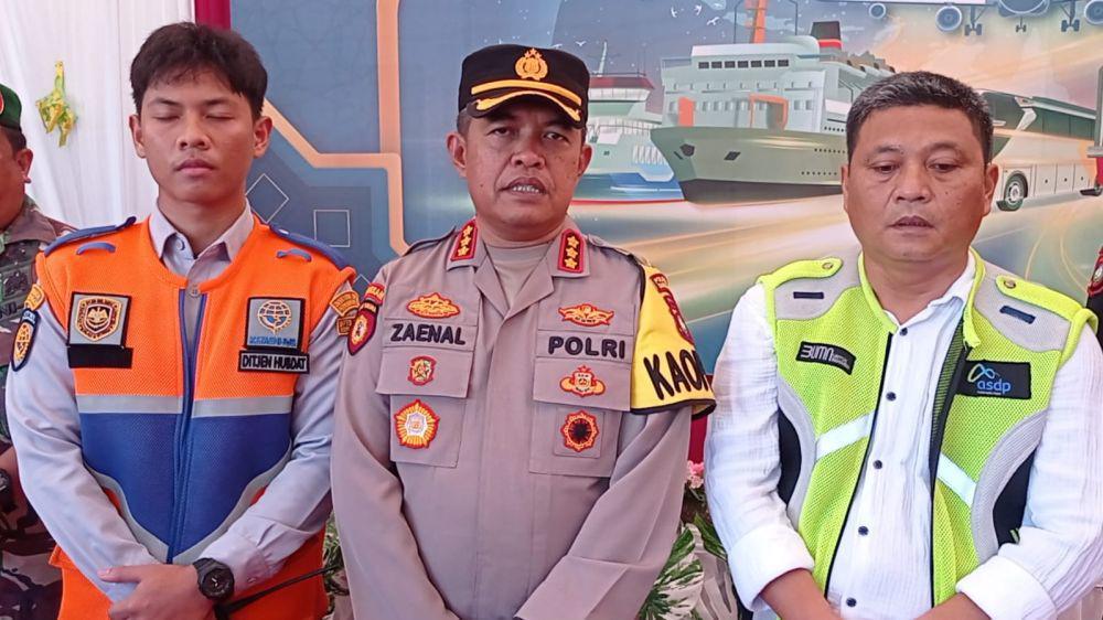 Kapolresta Barelang, Kombes Pol Zaenal Arifin saat meninjau arus balik di Batam (IDN Times/Putra Gema Pamungkas)