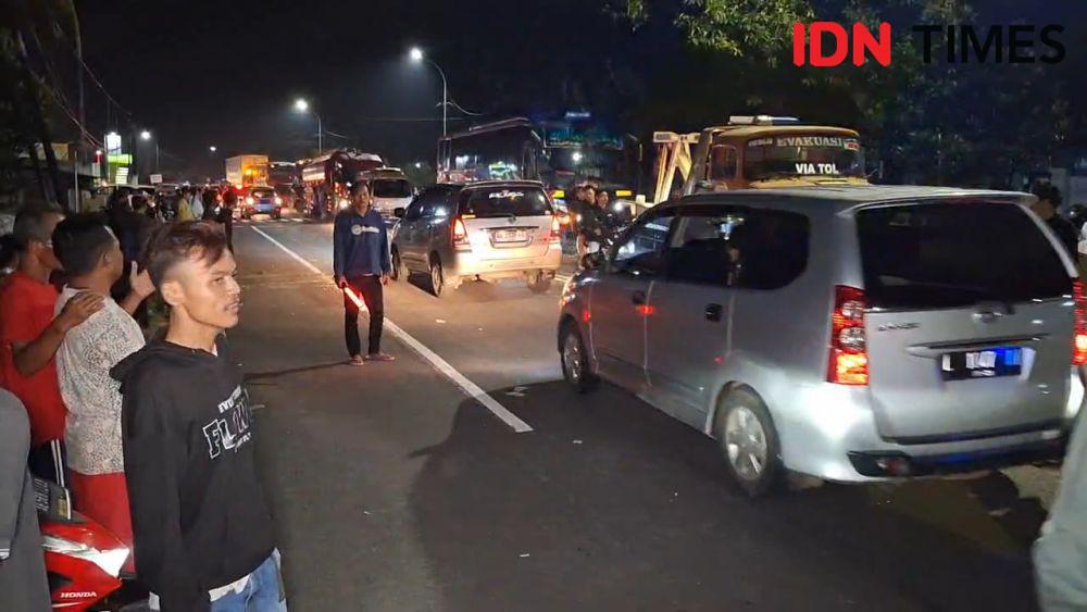 Bus Sugeng Rahayu tabrak pemotor hingga tewas di Jalan Raya Ngawi–Solo, tepatnya di Desa/ Kecamatan Mantingan, Kabupaten Ngawi. IDN Times/ Riyanto
