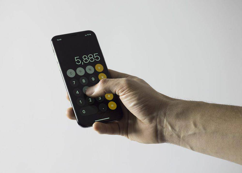 Layar OLED sering dipasang di HP (commons.wikimedia.org/Stock Catalog)