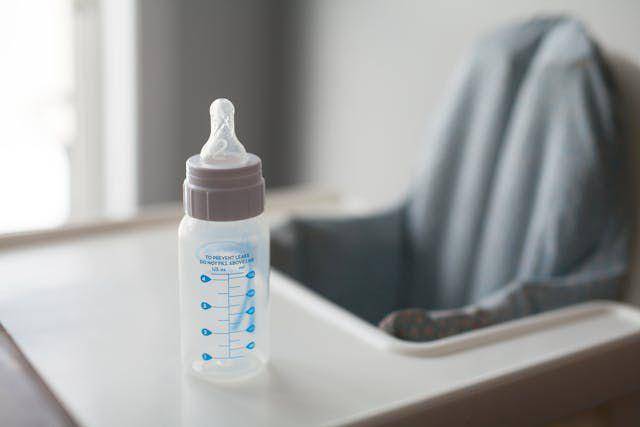 Ilustrasi botol susu bayi (pexels.com/Burst)