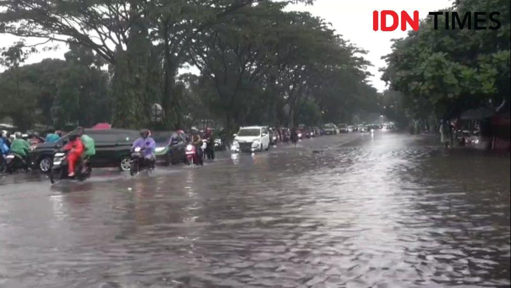 Diguyur Hujan, Jalur Arus Balik Bandung Kembali Diterjang Banjir