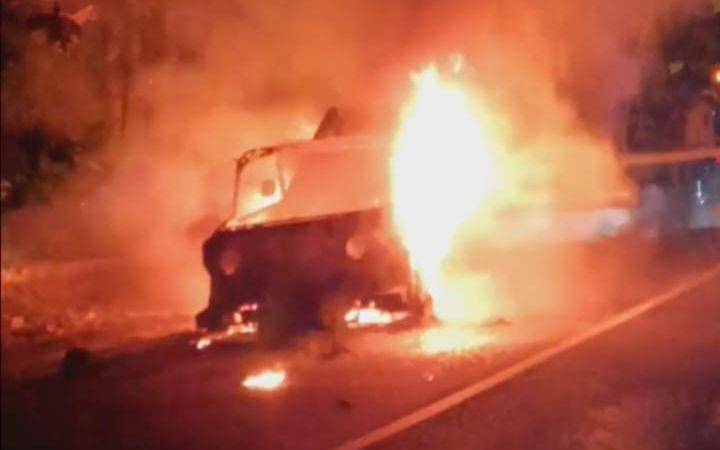 Mobil VW Ludes terbakar di Bukit Bego Imogiri Bantul.(Dok.Polres Bantul)