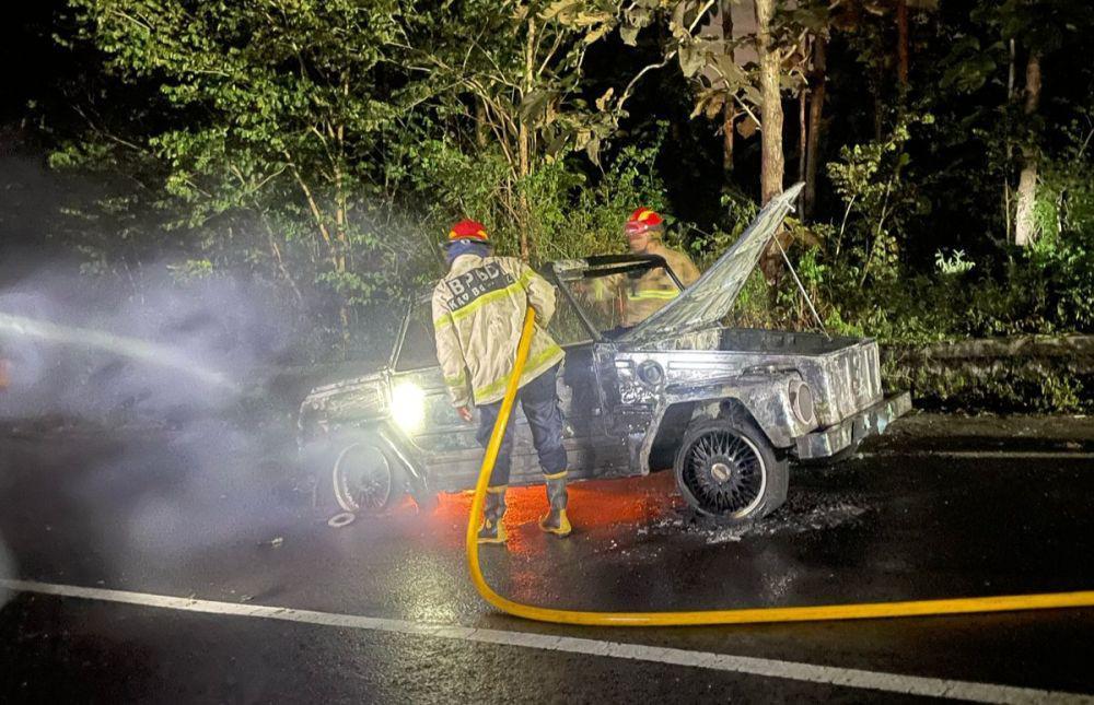 Mobil VW Antik Ludes Terbakar di Bukit Bego Imogiri Bantul