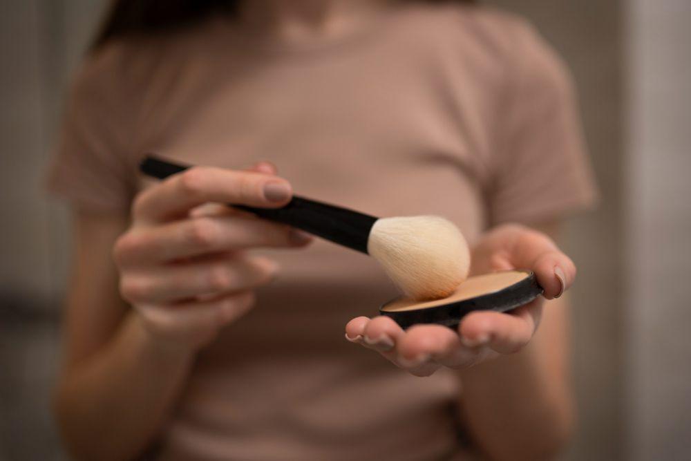 5 Tips Membersihkan Blush On agar Tetap Higienis dan Lembut