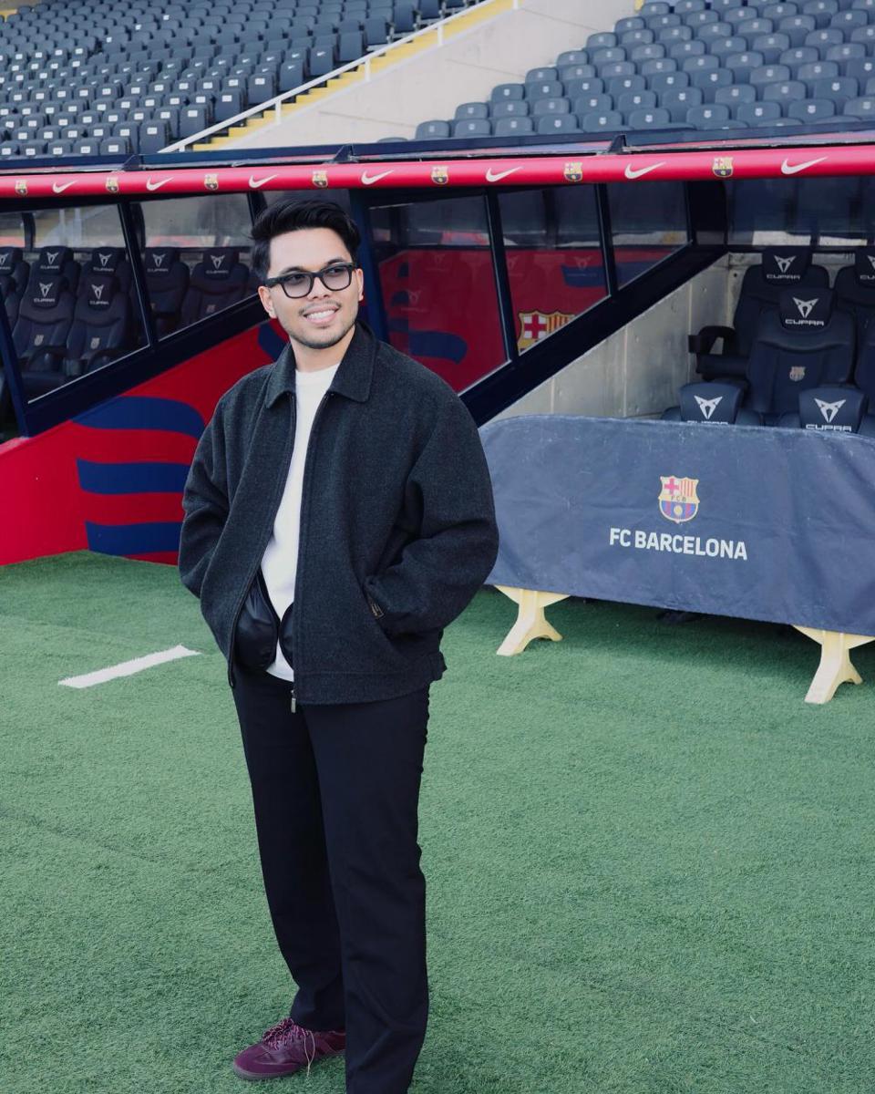 Thariq nonton FC Barcelona di Spanyol (instagram.com/thariqhalilintar)