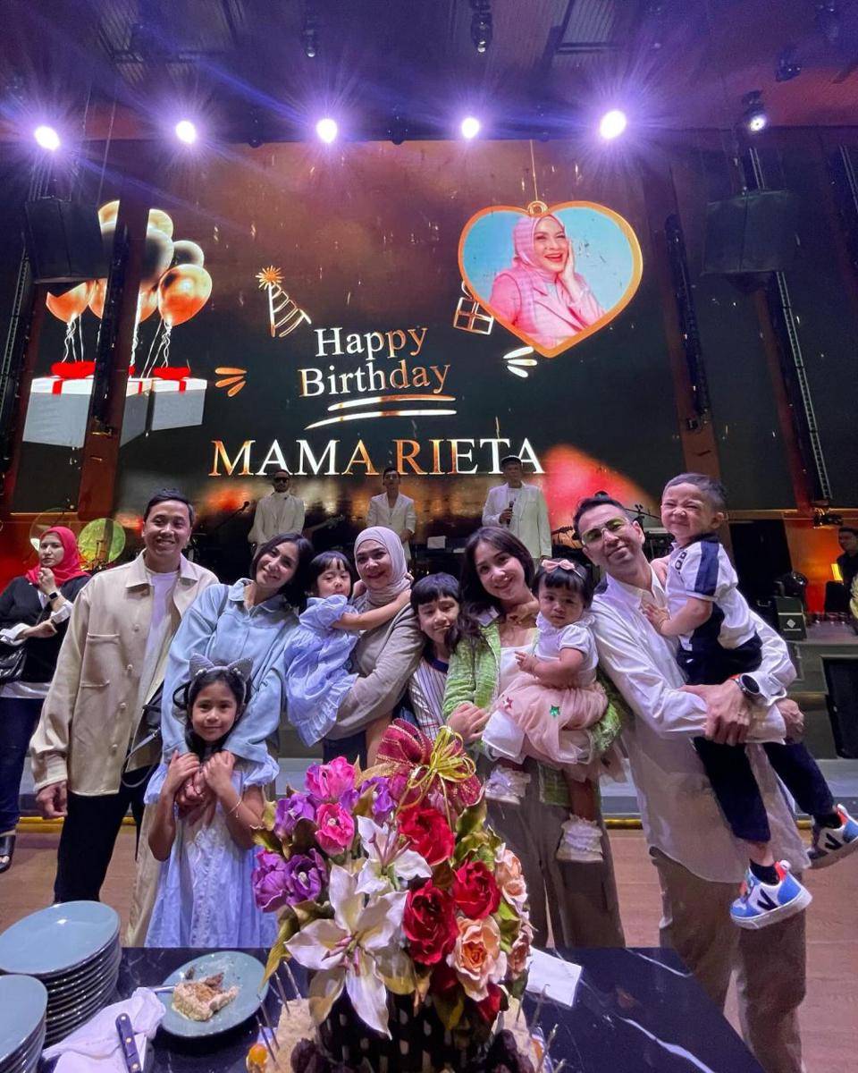 potret ulang tahun Rieta Amilia (instagram.com/raffinagita1717)