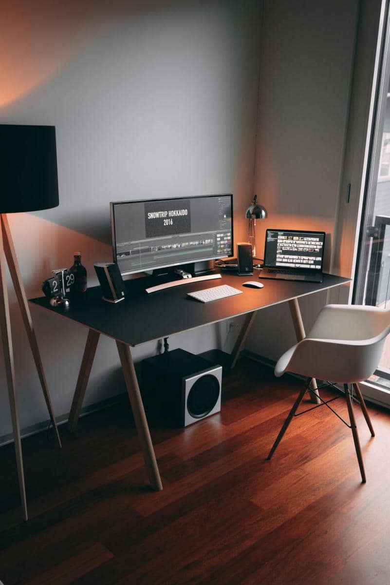 9 Referensi Setup Meja Kerja Minimalis, Rapi dan Nyaman! | IDN Times