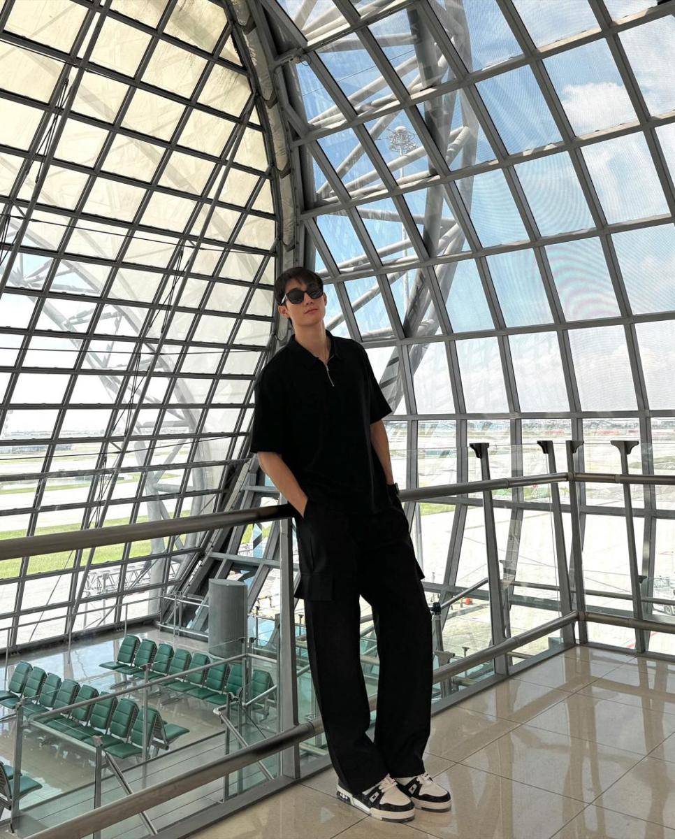 outfit airport style ala Force Jiratchapong (instagram.com/fforce_)