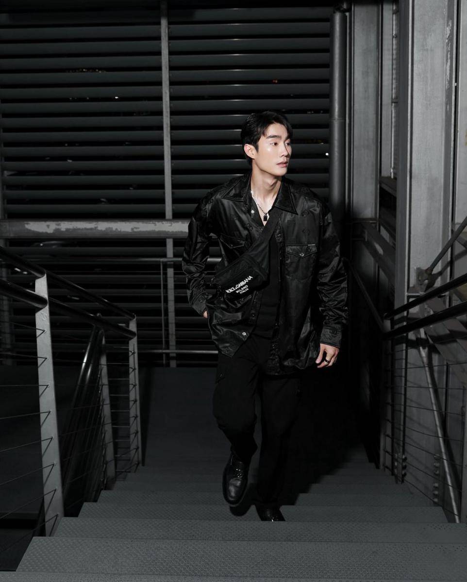 outfit airport style ala Force Jiratchapong (instagram.com/fforce_)