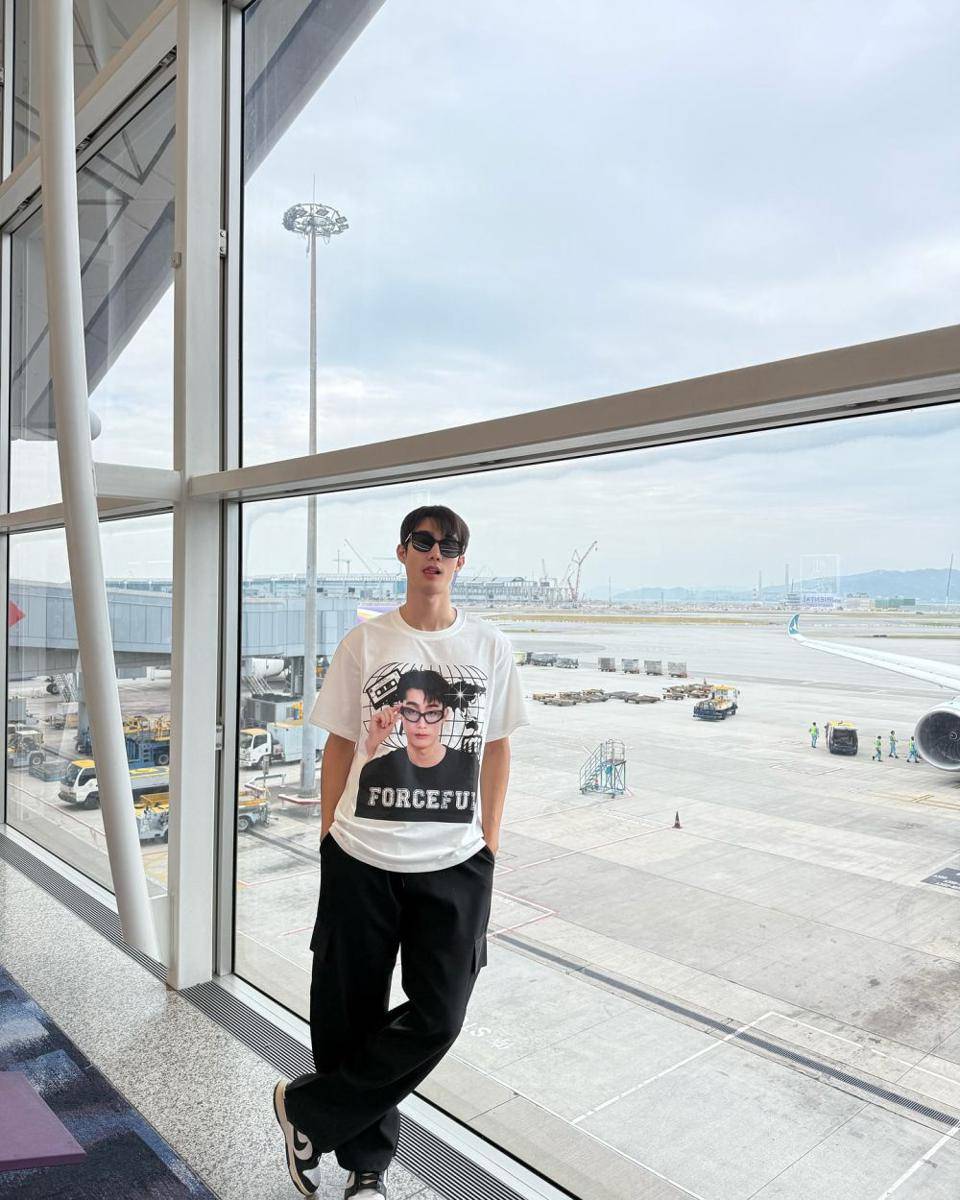 outfit airport style ala Force Jiratchapong (instagram.com/fforce_)
