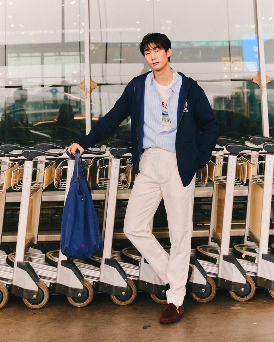 outfit airport style ala Force Jiratchapong (instagram.com/fforce_)