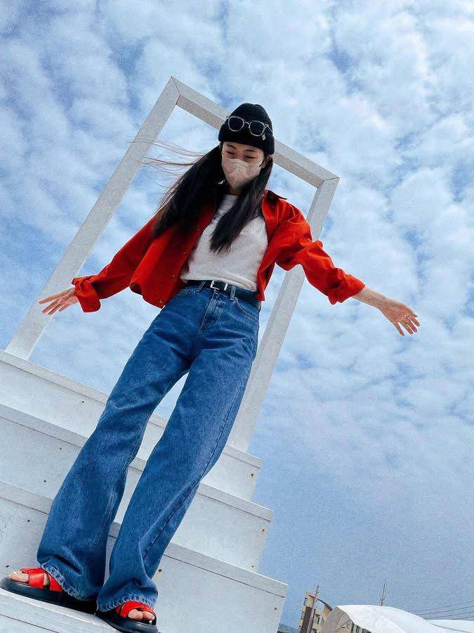 inspirasi OOTD hangout Lee Sun Bin (instagram.com/sunbin_eyesmag)