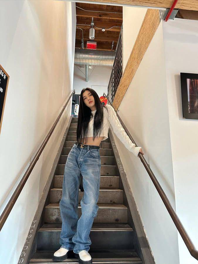 inspirasi OOTD hangout Lee Sun Bin (instagram.com/sunbin_eyesmag)