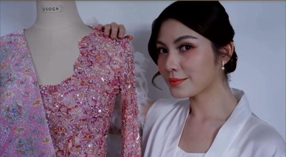 7 Gaya Lamaran Haviza Devi Anjani, Elok Pakai Kebaya dan Songket Pink