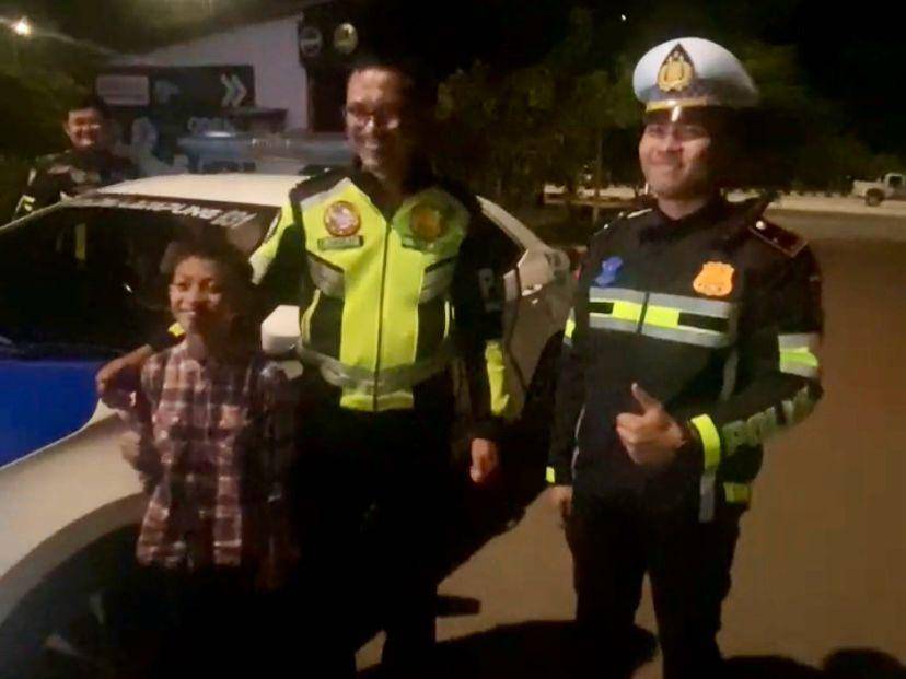 Anak tertinggal yang ditemukan oleh polisi. (IDN Times/istimewa)