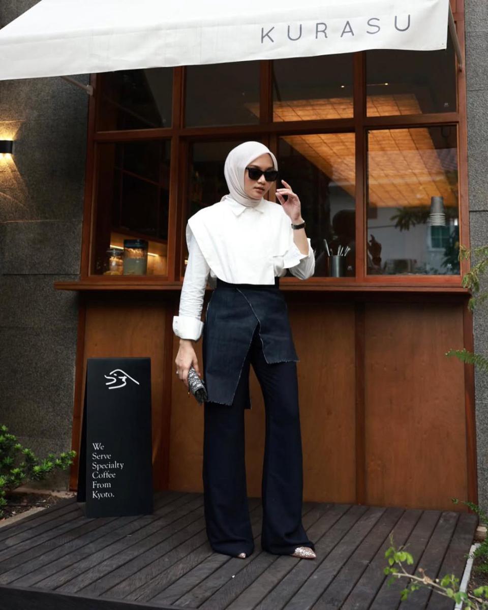 potret ide OOTD hijab kasual serba oversize pants dan skirt ala Annisa Parmana (instagram.com/annisaparmana)
