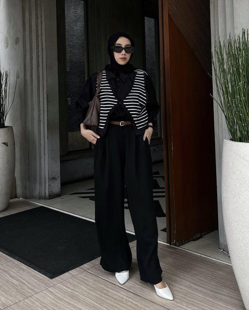potret ide OOTD kasual hijab serba sweater ala Dela Ayu (instagram.com/delaaayuu)