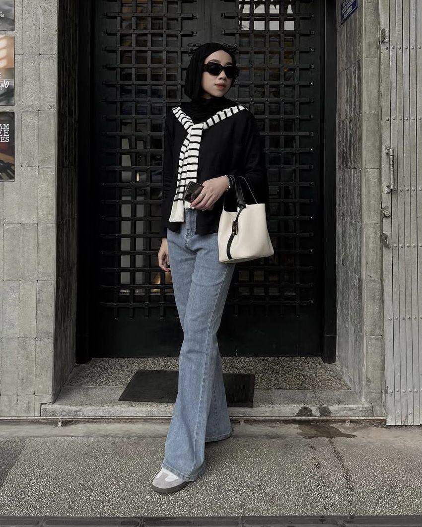 potret ide OOTD kasual hijab serba sweater ala Dela Ayu (instagram.com/delaaayuu)