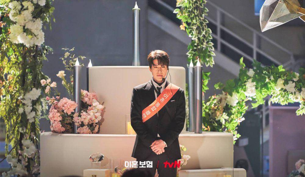 Cuplikan drama Korea The Divorce Insurance (dok. tvN/The Divorce Insurance)