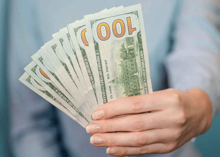 5 Kebiasaan yang Bikin Gaji Besar Tetap Habis, Hindari Boros!