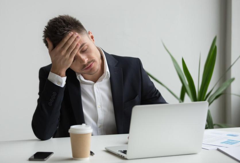ilustrasi workaholic (freepik.com/yanalya)