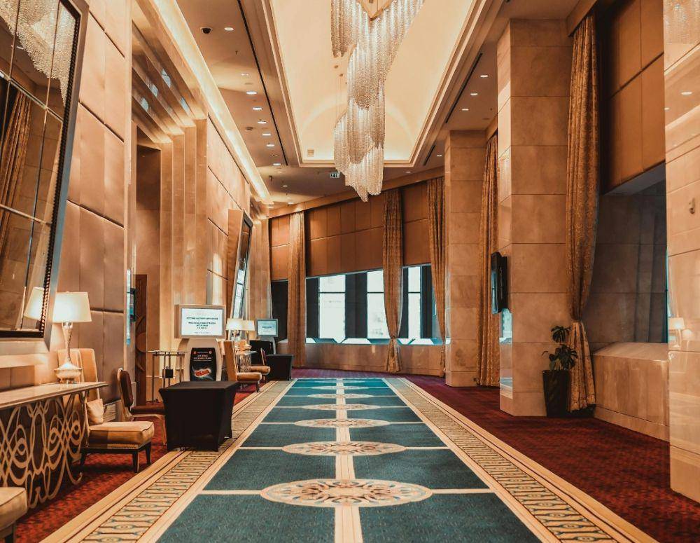ilustrasi interior hotel (pexels.com/Meriç Aydın)