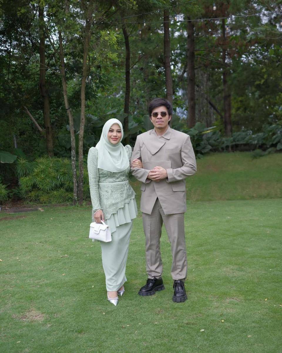 Baju Kurung Melayu. (instagram.com/aurelie.hermansyah)