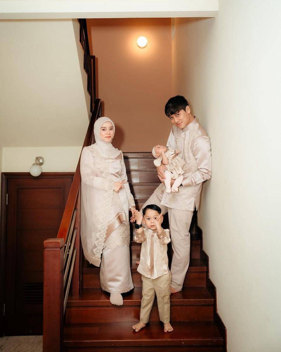 Baju Kurung Melayu. (instagram.com/lestikejora)