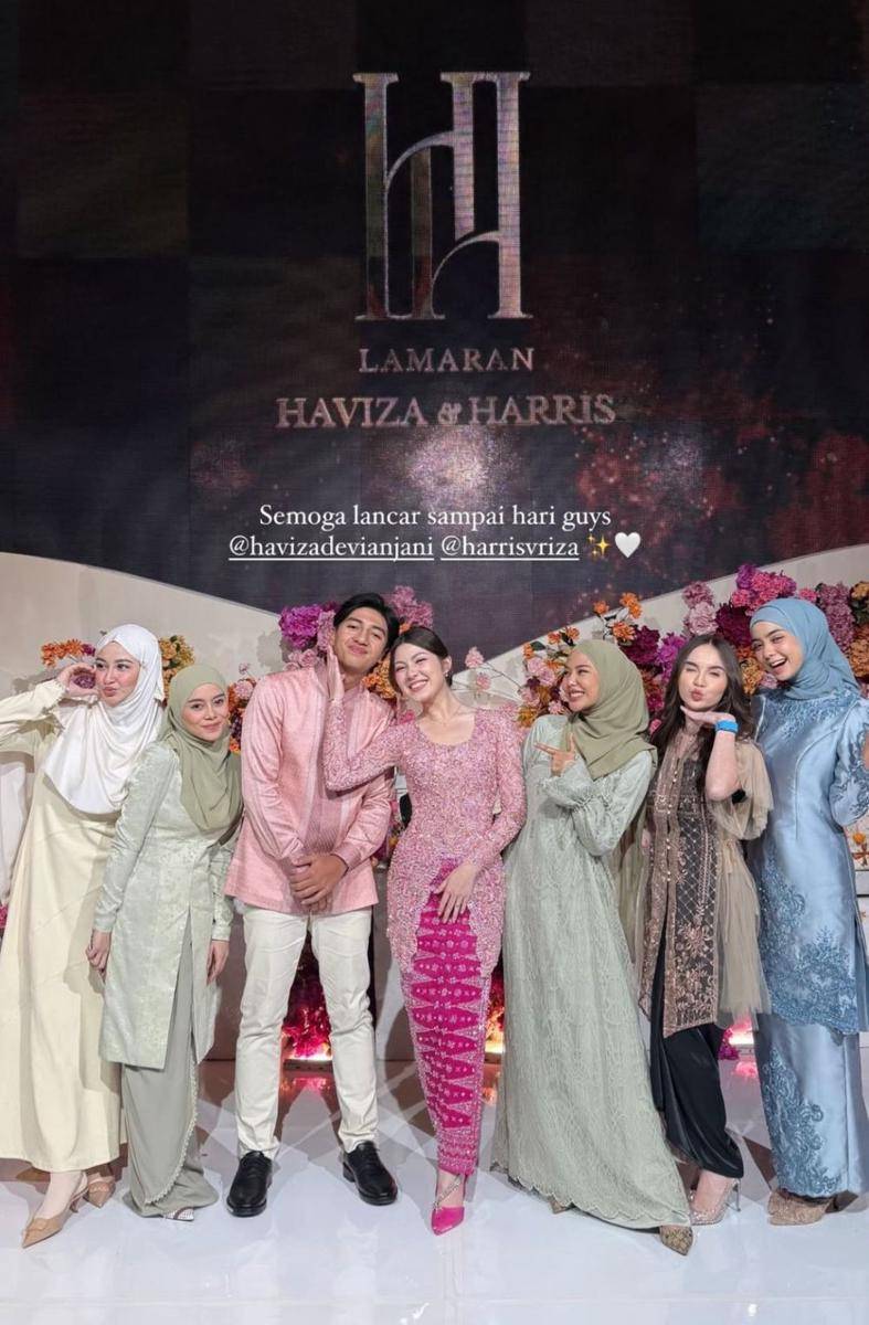 Gaya artis di lamaran Harris Vriza dan Haviza Devi (instagram.com/daraarafah)