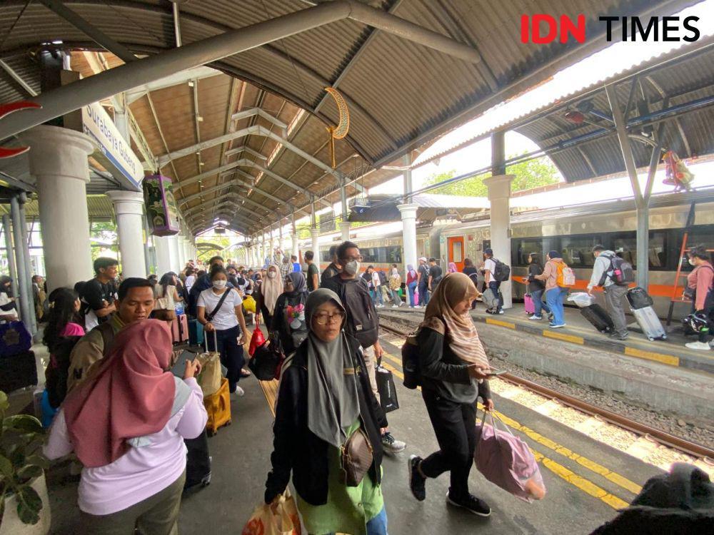 Libur Waisak, 178.280 Orang Berlibur Naik Kereta