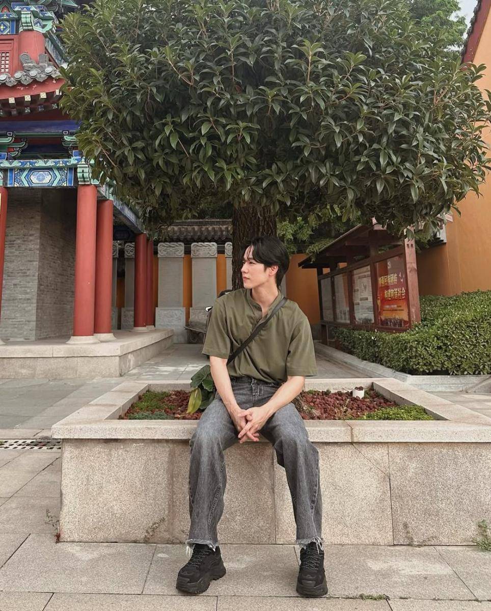 OOTD kasual ala War Wanarat (instagram.com/warwanarat)