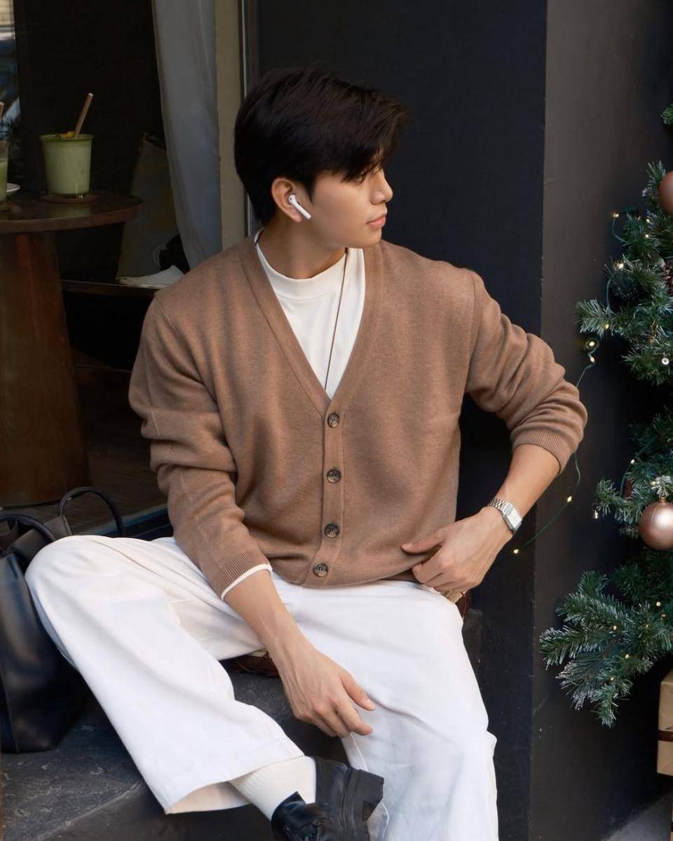 OOTD earthy look untuk nongkrong (instagram.com/_vuscn)
