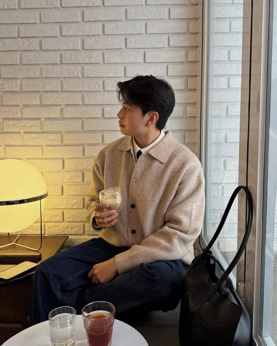 OOTD earthy look untuk nongkrong (instagram.com/_vuscn)