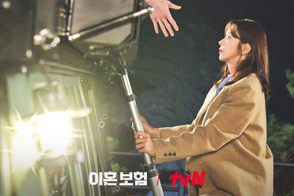 still cut drama The Divorce Insurance (instagram.com/tvn_drama)