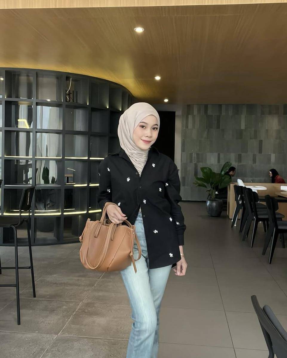 potret ide OOTD kasual yang playful and girly ala Nabillah Mei (instagram.com/nabillahmeii)