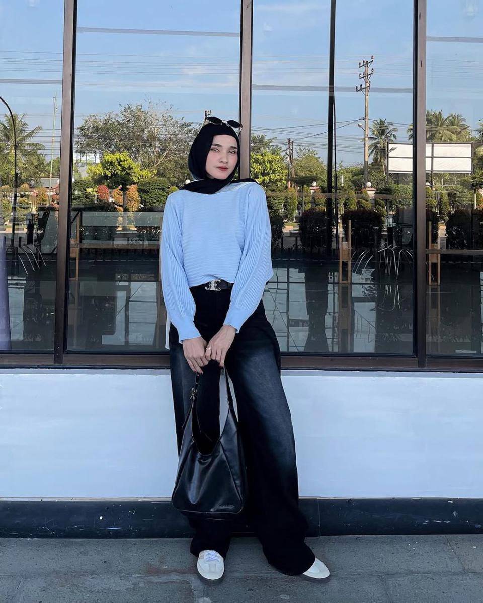 potret ide OOTD kasual pakai baggy pants ala Lisna Feri (instagram.com/lisnaferi)