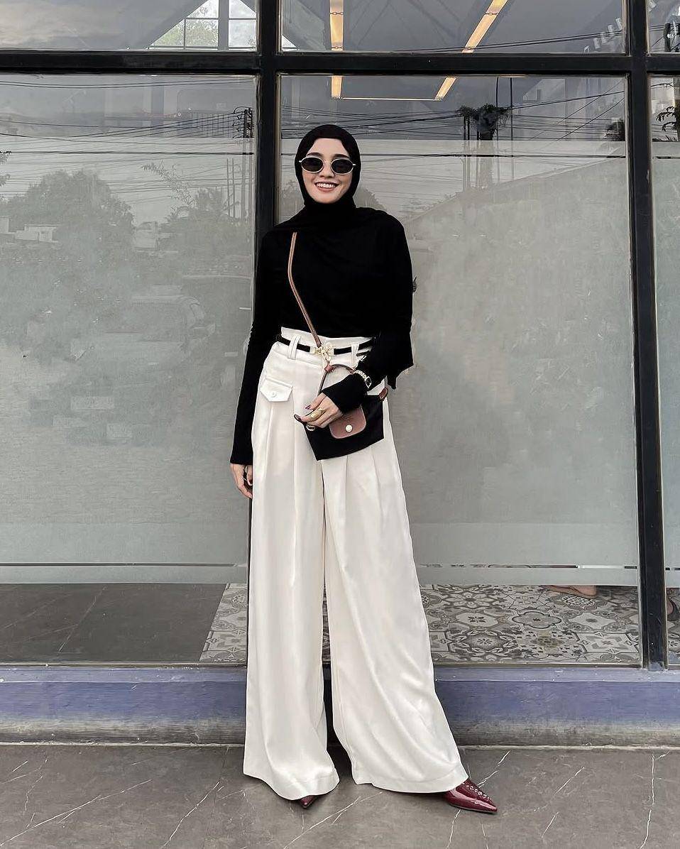 potret ide OOTD kasual pakai baggy pants ala Lisna Feri (instagram.com/lisnaferi)