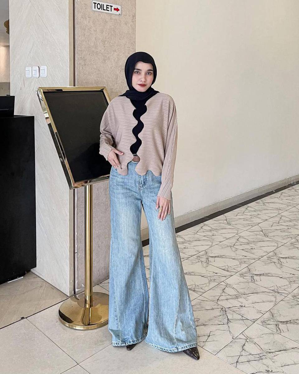 potret ide OOTD kasual pakai baggy pants ala Lisna Feri (instagram.com/lisnaferi)