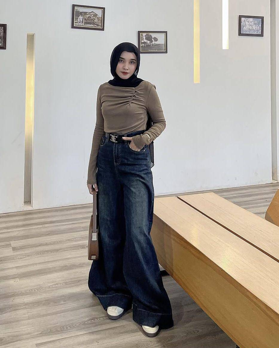 potret ide OOTD kasual pakai baggy pants ala Lisna Feri (instagram.com/lisnaferi)