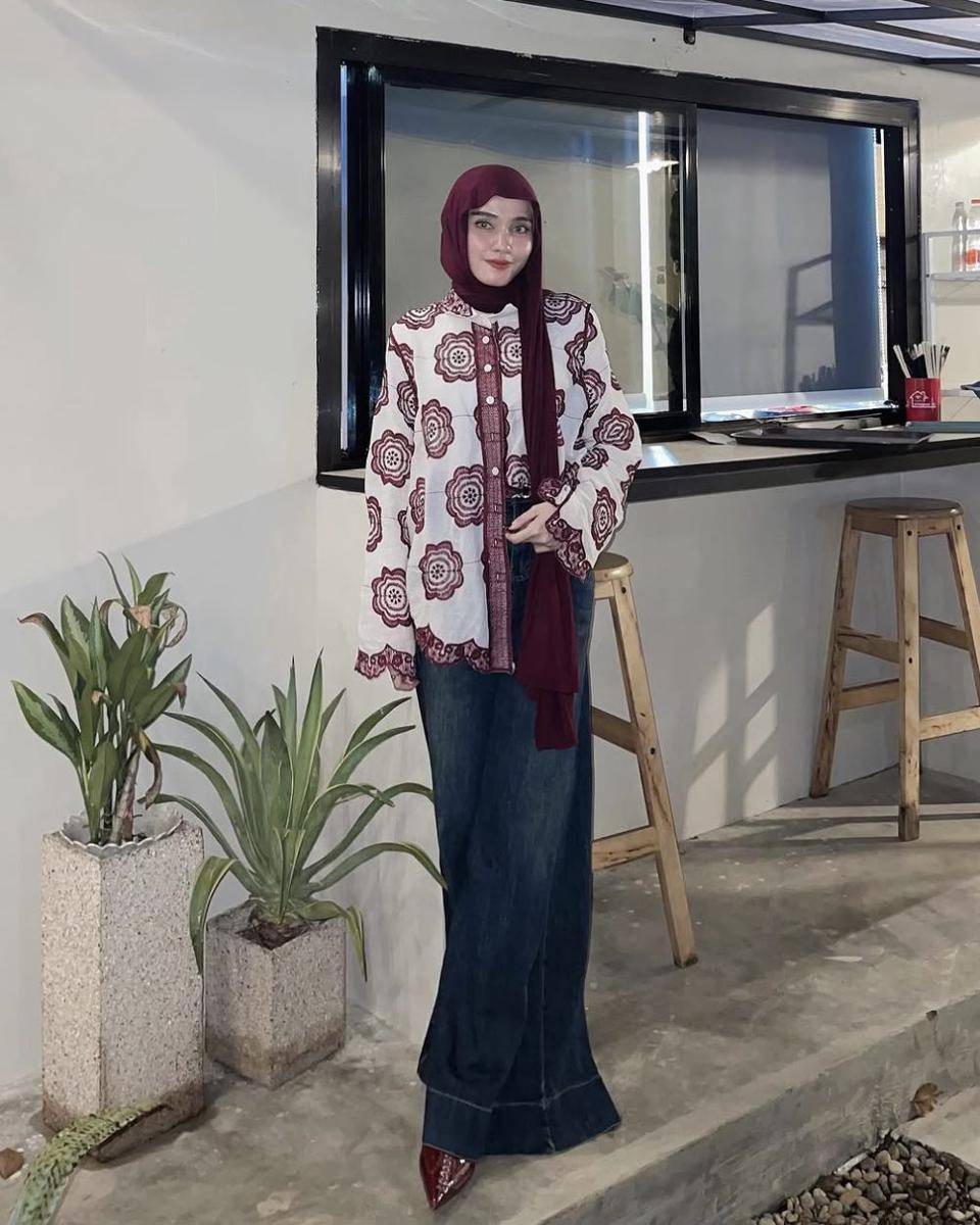 potret ide OOTD kasual pakai baggy pants ala Lisna Feri (instagram.com/lisnaferi)