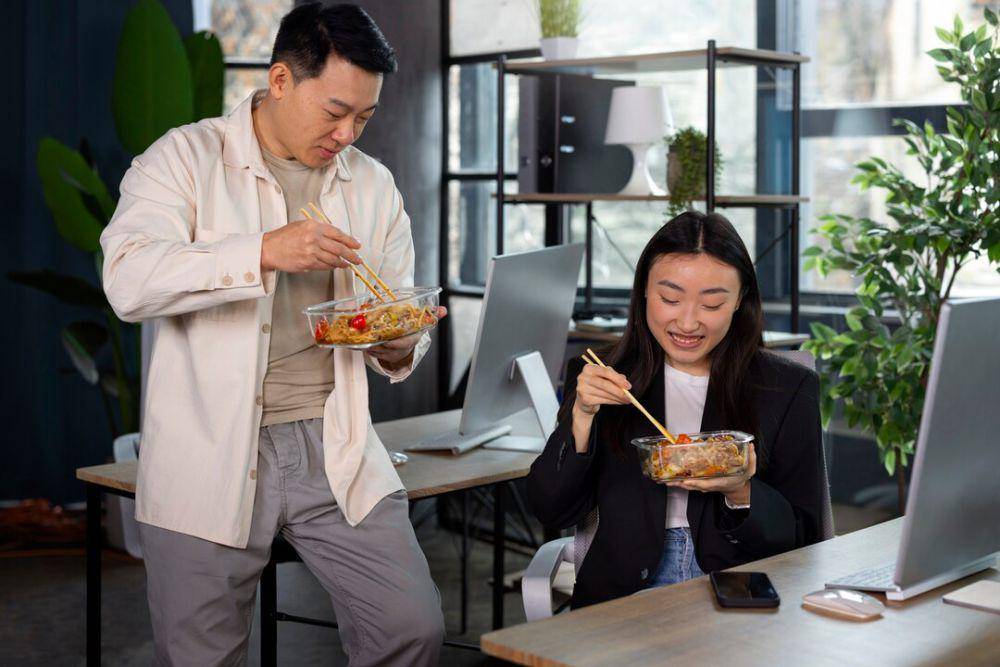 Ilustrasi makan (freepik.com/freepik)