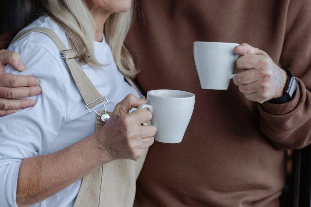 ilustrasi warna mocca dan coksu (pexels.com/MART PRODUCTION)
