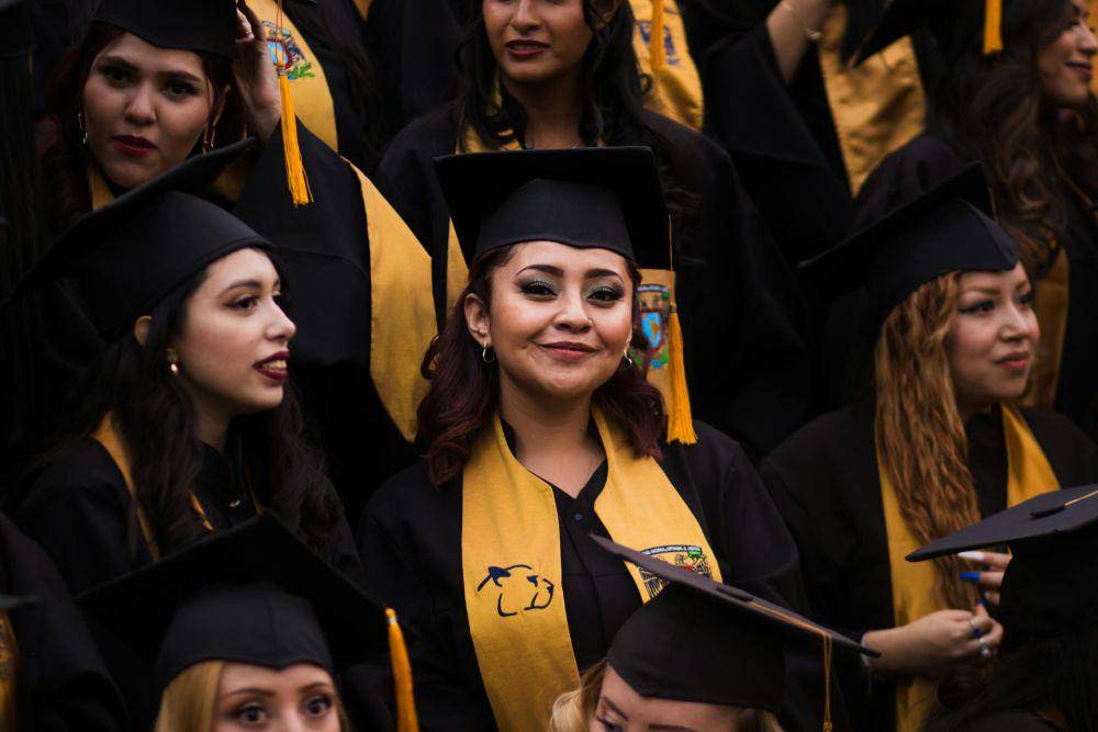 ilustrasi wisuda (pexels.com/AINNNEK)