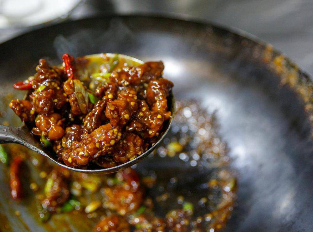 ilustrasi menumis daging sapi (pexels.com/Jeremy Li)