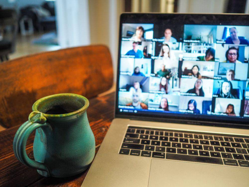 Ilustrasi webinar beasiswa (unsplash.com/Chris Montgomery)