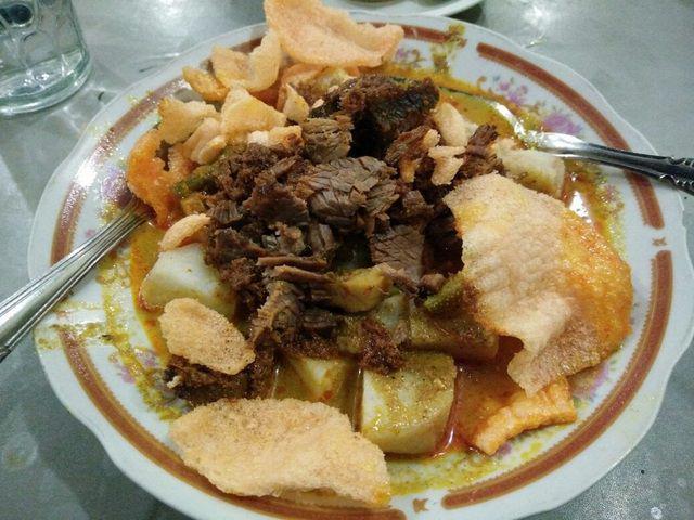 7 Kuah Sedap Pelengkap Lontong, Beri Kenikmatan Maksimal!