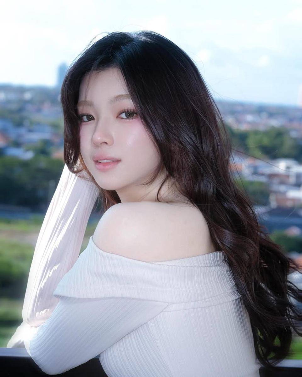 Melody (instagram.com/melzirawan)