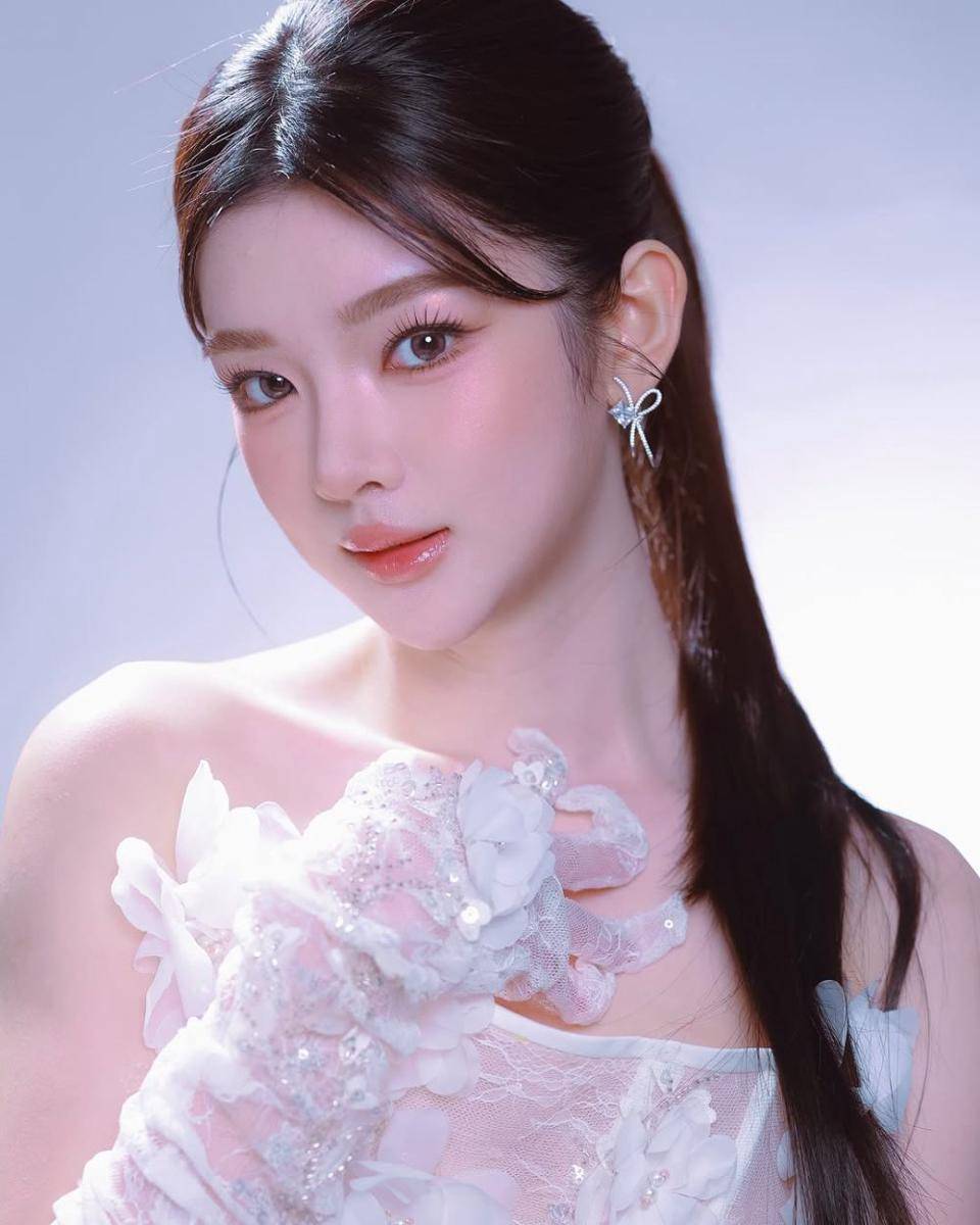 Melody (instagram.com/melzirawan)