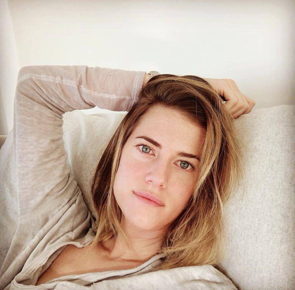 Allison Williams (instagram.com/aw)
