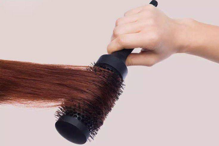 Ilustrasi bentuk sisir dan fungsinya dalam menata rambut. (Pinterest/Martha Stewart)